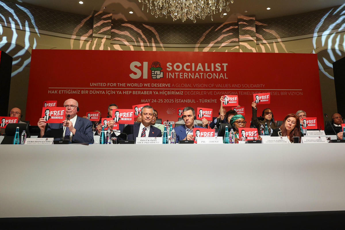 Özel Sosyalist Enternasyonal Toplantısı'nda konuştu: Türkiye sivil darbe sürecindedir